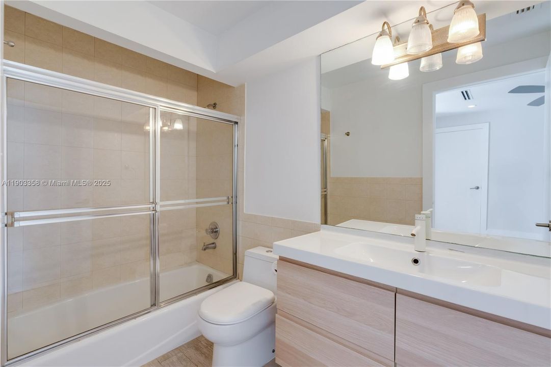 На продажу: $4,550,000 (5 спален, 5 ванн, 3946 Квадратных фут)