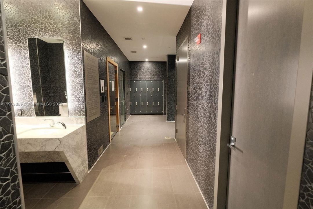 Recently Rented: $4,000 (1 beds, 1 baths, 748 Square Feet)