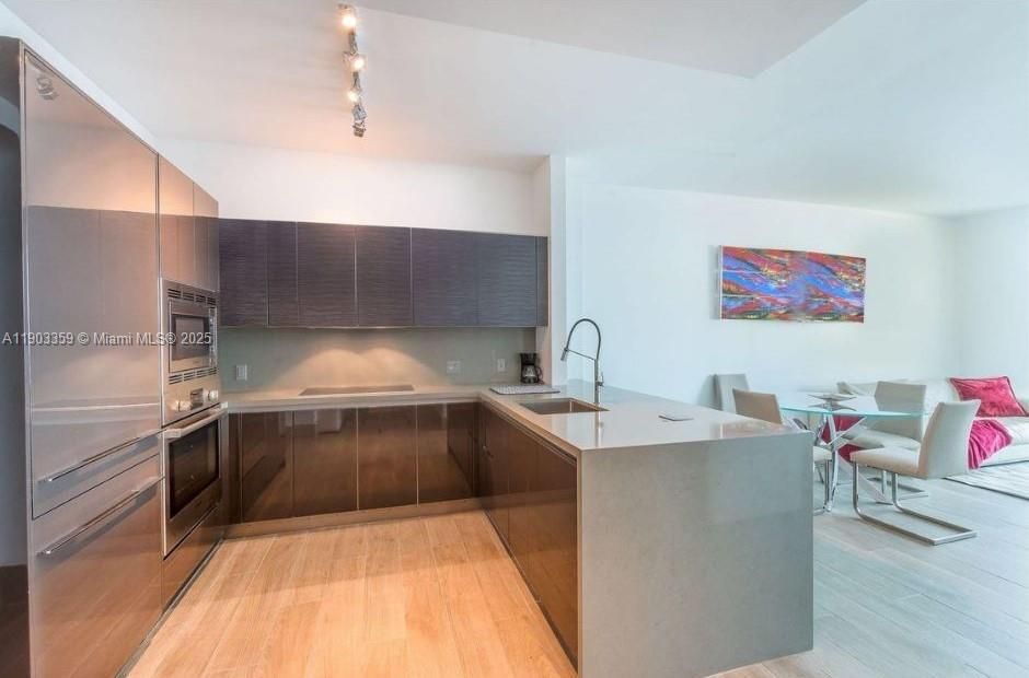 Recently Rented: $4,000 (1 beds, 1 baths, 748 Square Feet)