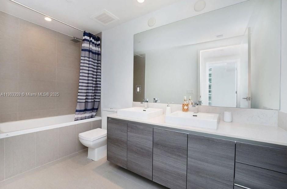 Recently Rented: $4,000 (1 beds, 1 baths, 748 Square Feet)