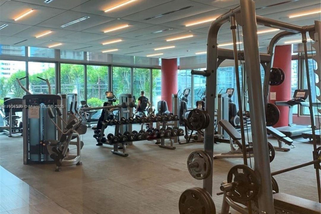 Recently Rented: $4,000 (1 beds, 1 baths, 748 Square Feet)