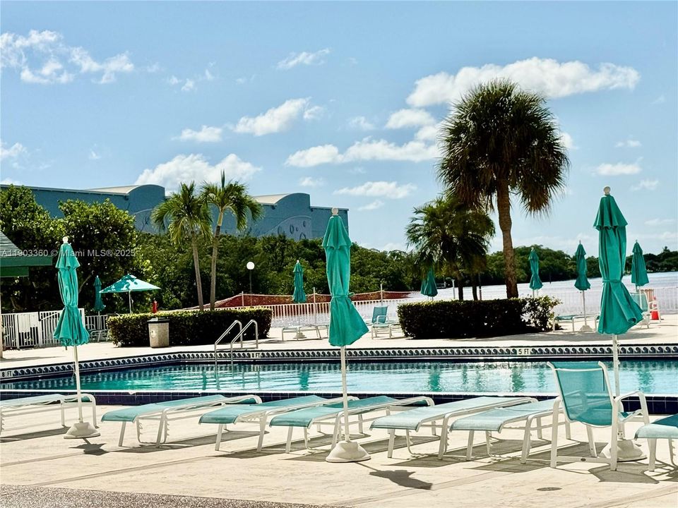 For Rent: $2,300 (1 beds, 1 baths, 762 Square Feet)