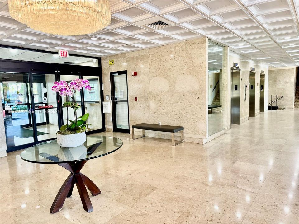 For Rent: $2,300 (1 beds, 1 baths, 762 Square Feet)