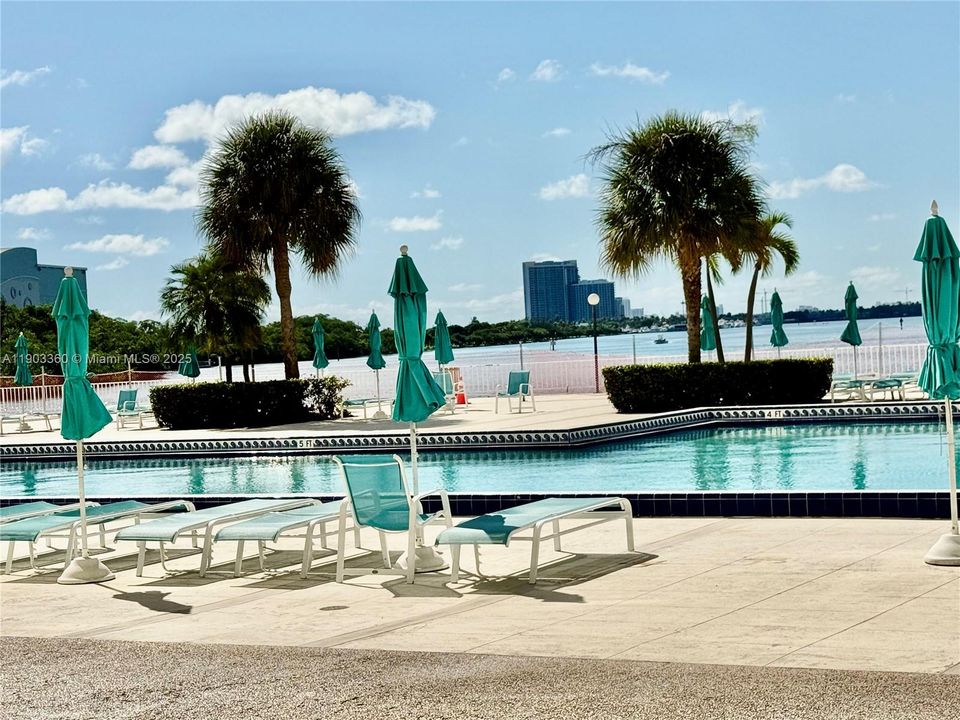 For Rent: $2,300 (1 beds, 1 baths, 762 Square Feet)