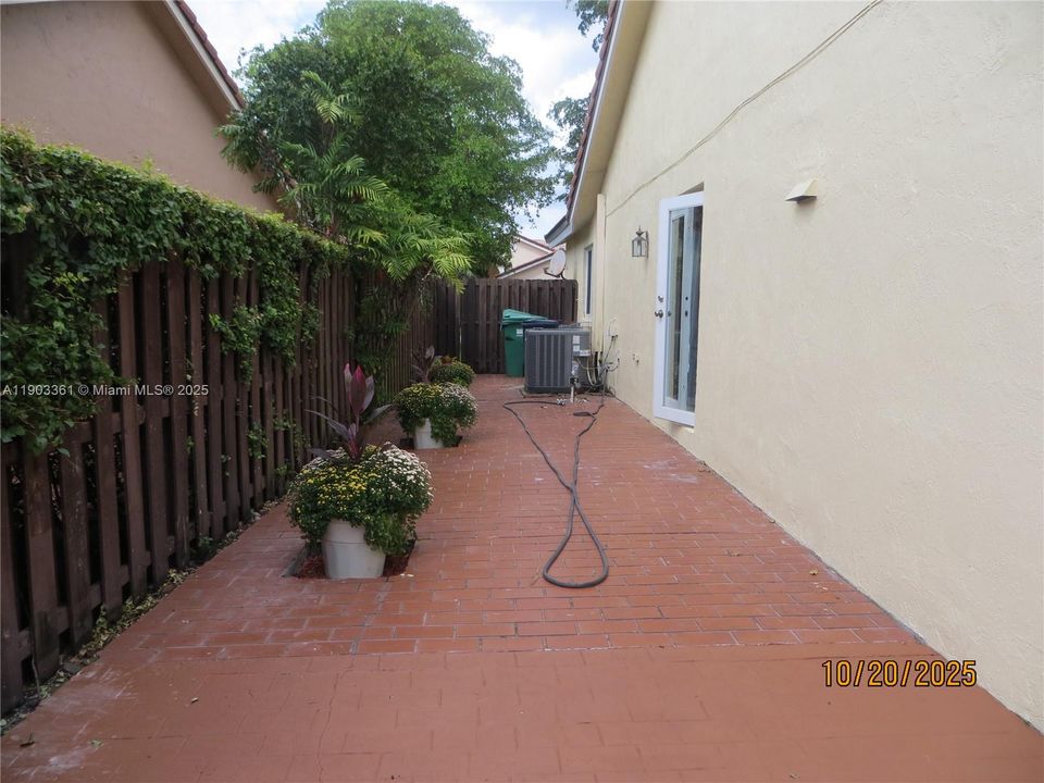 For Sale: $720,000 (3 beds, 2 baths, 2283 Square Feet)