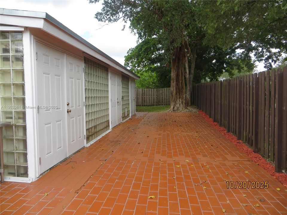 For Sale: $720,000 (3 beds, 2 baths, 2283 Square Feet)