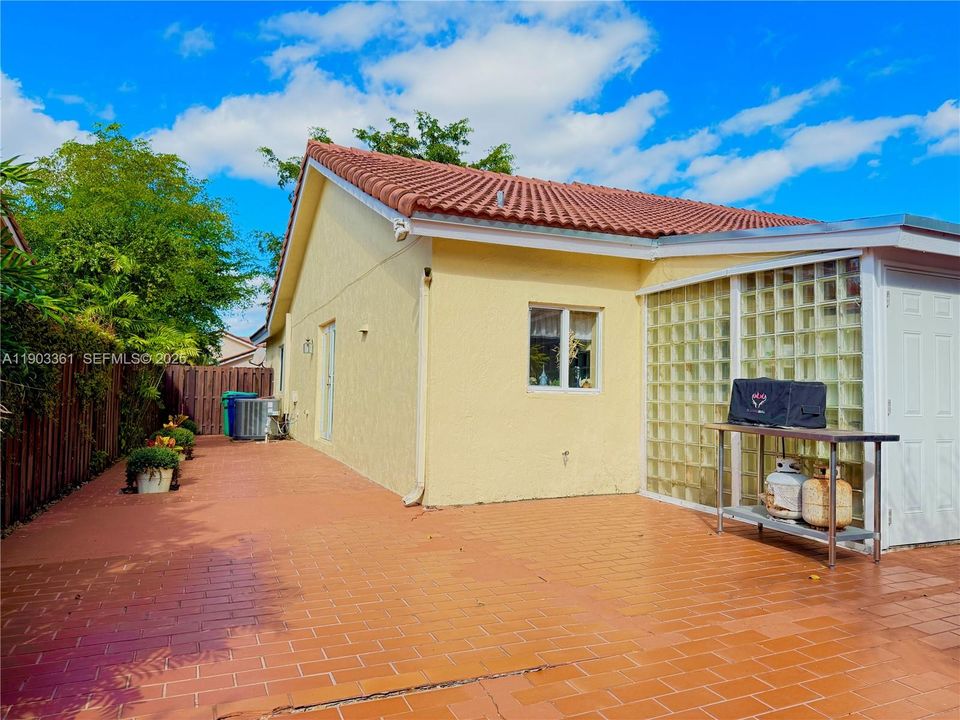 For Sale: $720,000 (3 beds, 2 baths, 2283 Square Feet)