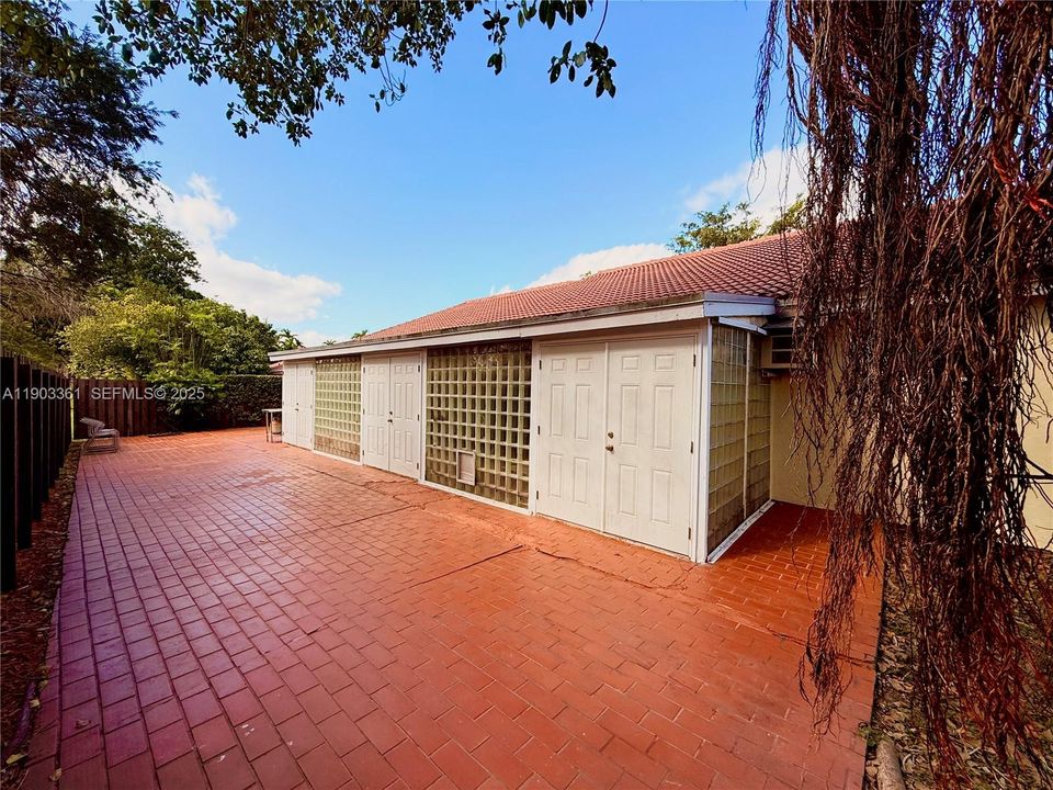 For Sale: $720,000 (3 beds, 2 baths, 2283 Square Feet)