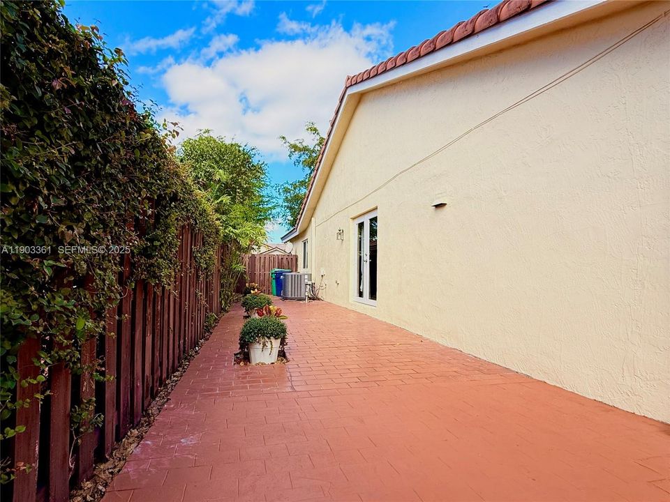 For Sale: $720,000 (3 beds, 2 baths, 2283 Square Feet)