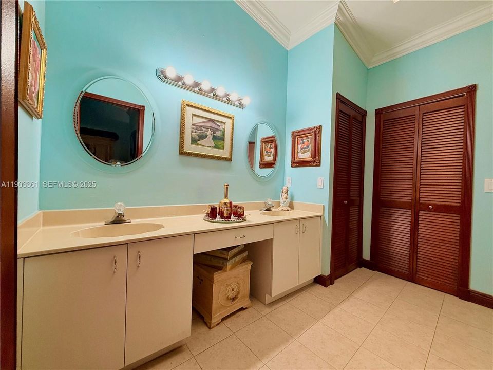 For Sale: $720,000 (3 beds, 2 baths, 2283 Square Feet)