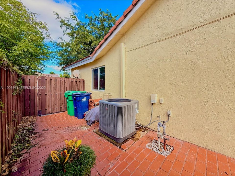 For Sale: $720,000 (3 beds, 2 baths, 2283 Square Feet)