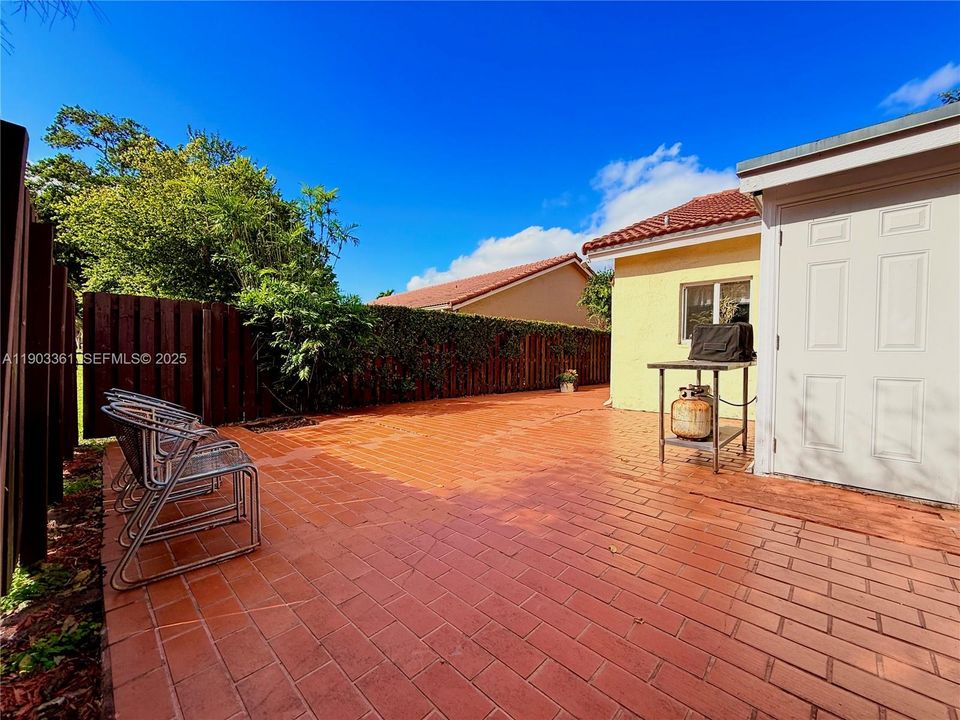 For Sale: $720,000 (3 beds, 2 baths, 2283 Square Feet)