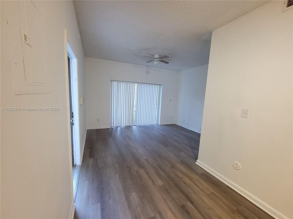 For Rent: $1,700 (1 beds, 1 baths, 605 Square Feet)