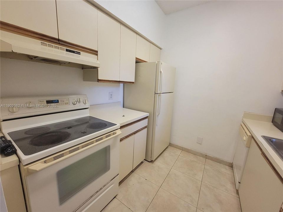 For Rent: $1,700 (1 beds, 1 baths, 605 Square Feet)