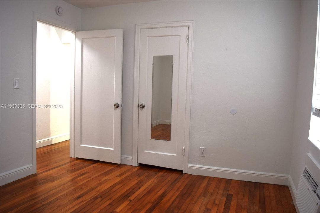 For Rent: $2,200 (2 beds, 1 baths, 884 Square Feet)