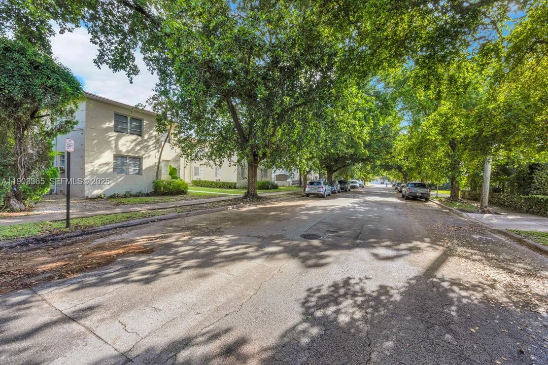 Wonderful Coral Gables location. Two bedroom apt unit with beautiful wood flooring.