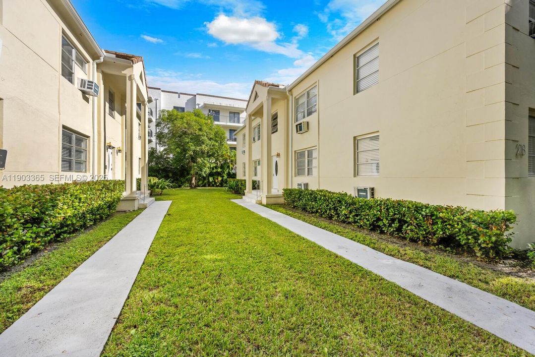 Coral Gables. Wonderful Miami location. Corner unit. 1st floor.