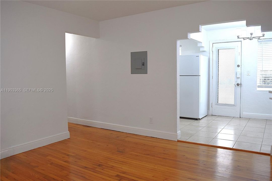 For Rent: $2,200 (2 beds, 1 baths, 884 Square Feet)