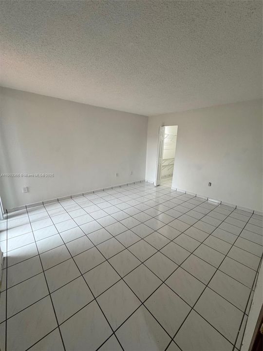 Recently Rented: $2,000 (2 beds, 1 baths, 930 Square Feet)
