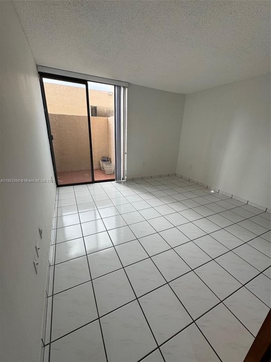 Recently Rented: $2,000 (2 beds, 1 baths, 930 Square Feet)