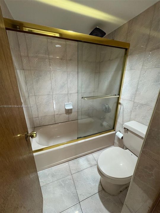 Recently Rented: $2,000 (2 beds, 1 baths, 930 Square Feet)