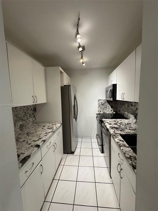 Recently Rented: $2,000 (2 beds, 1 baths, 930 Square Feet)