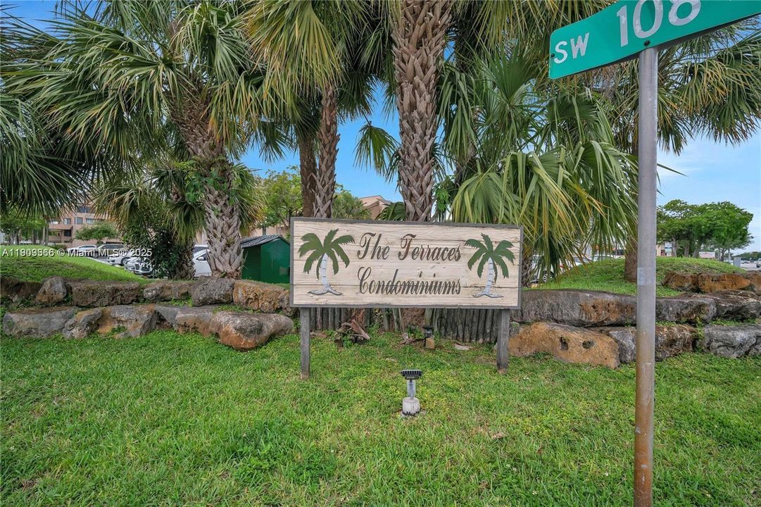 Recently Rented: $2,000 (2 beds, 1 baths, 930 Square Feet)