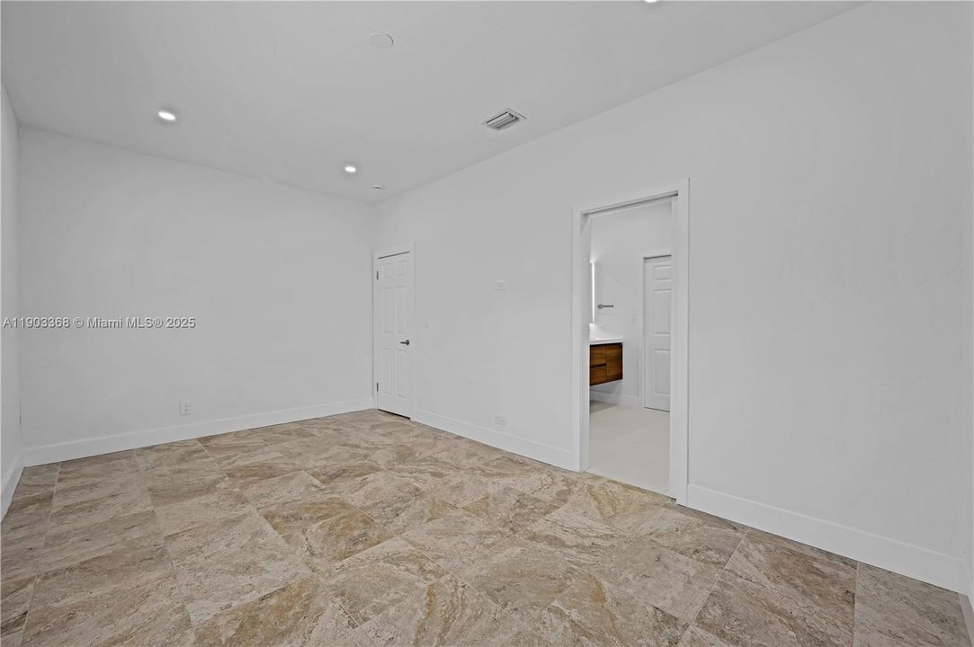 For Sale: $725,000 (3 beds, 3 baths, 1659 Square Feet)