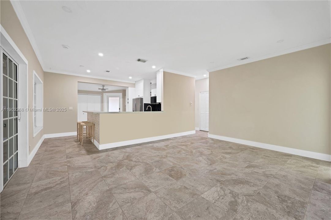 For Sale: $725,000 (3 beds, 3 baths, 1659 Square Feet)