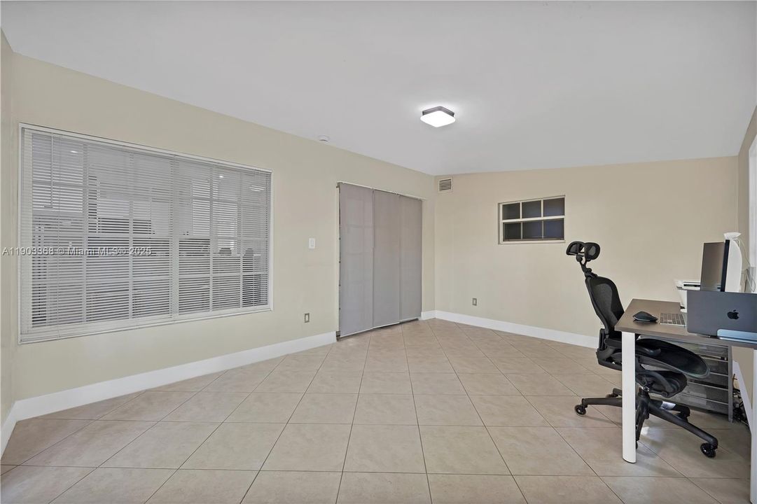 For Sale: $725,000 (3 beds, 3 baths, 1659 Square Feet)