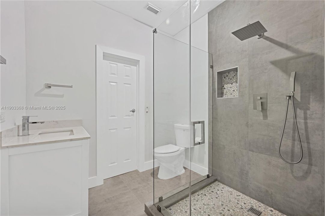 For Sale: $725,000 (3 beds, 3 baths, 1659 Square Feet)