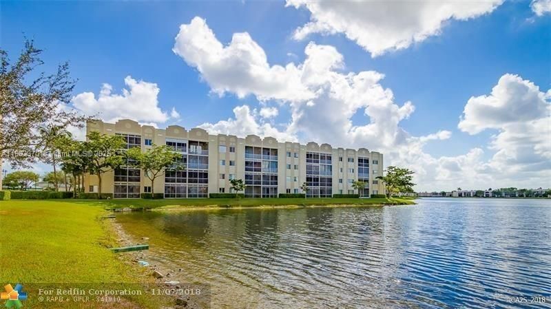 Active With Contract: $229,000 (2 beds, 2 baths, 793 Square Feet)