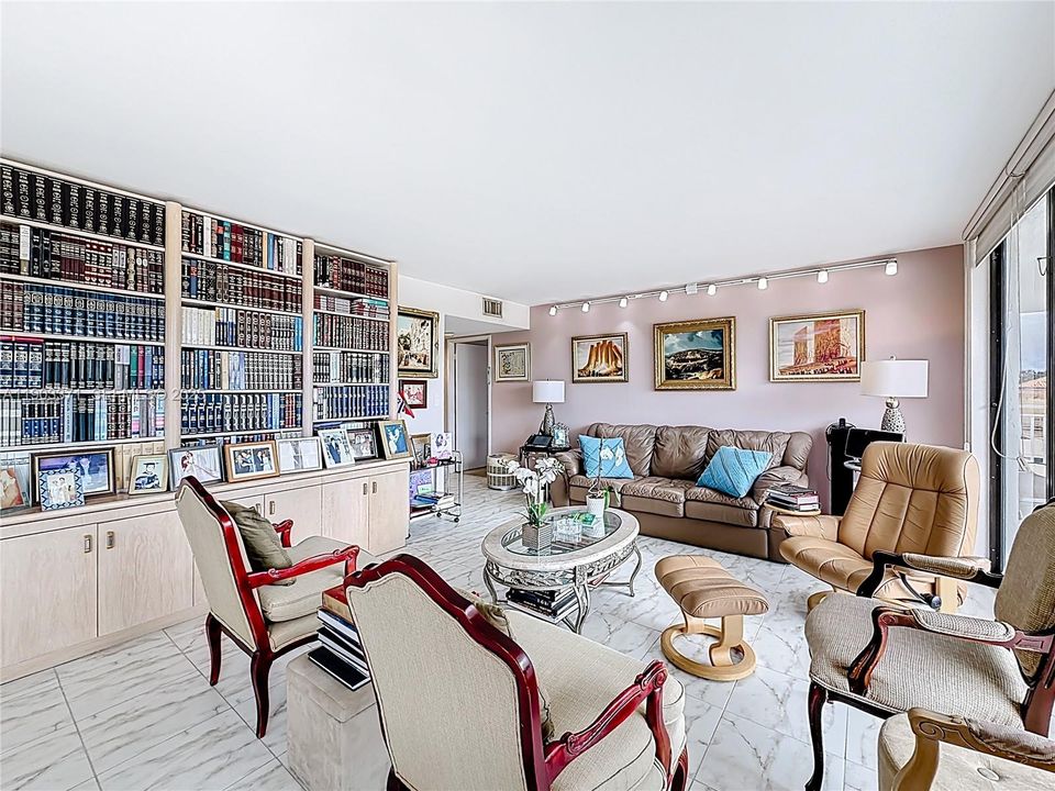 For Sale: $780,000 (3 beds, 3 baths, 2267 Square Feet)