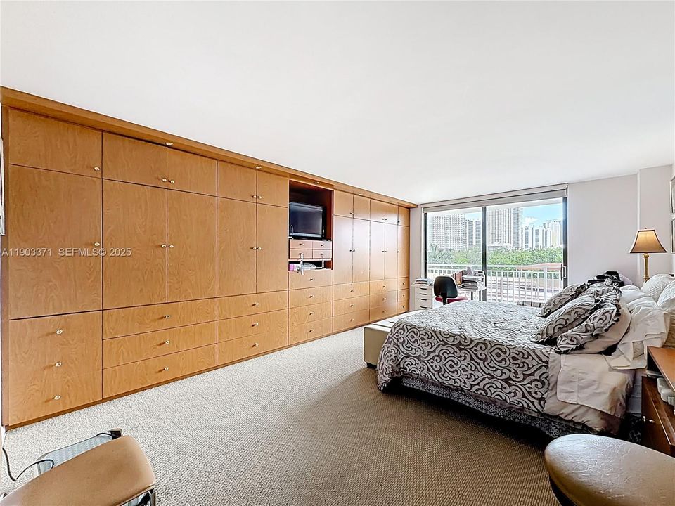 For Sale: $780,000 (3 beds, 3 baths, 2267 Square Feet)