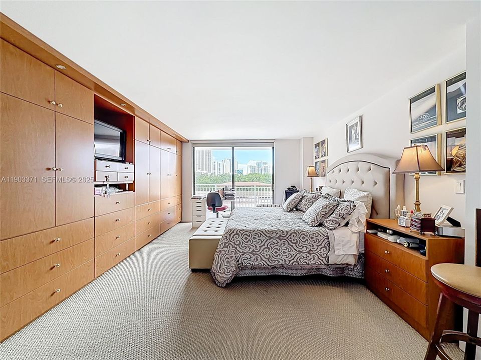 For Sale: $780,000 (3 beds, 3 baths, 2267 Square Feet)