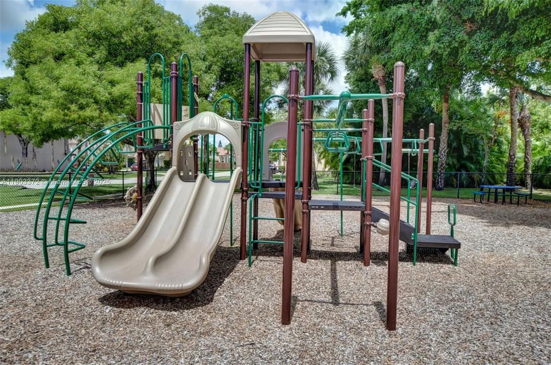 На продажу: $595,000 (3 спален, 2 ванн, 1462 Квадратных фут)