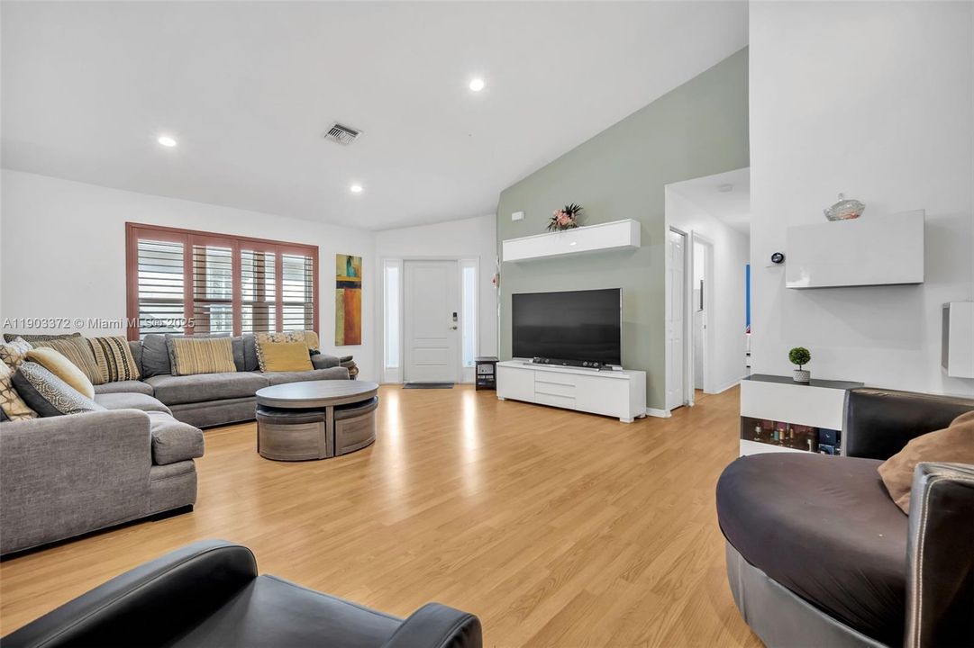 На продажу: $595,000 (3 спален, 2 ванн, 1462 Квадратных фут)