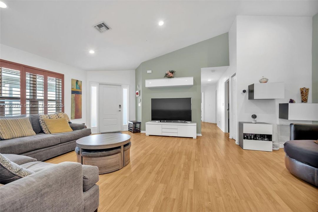 На продажу: $595,000 (3 спален, 2 ванн, 1462 Квадратных фут)