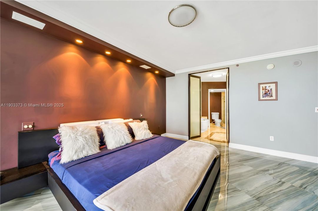 For Sale: $1,495,000 (2 beds, 2 baths, 1457 Square Feet)