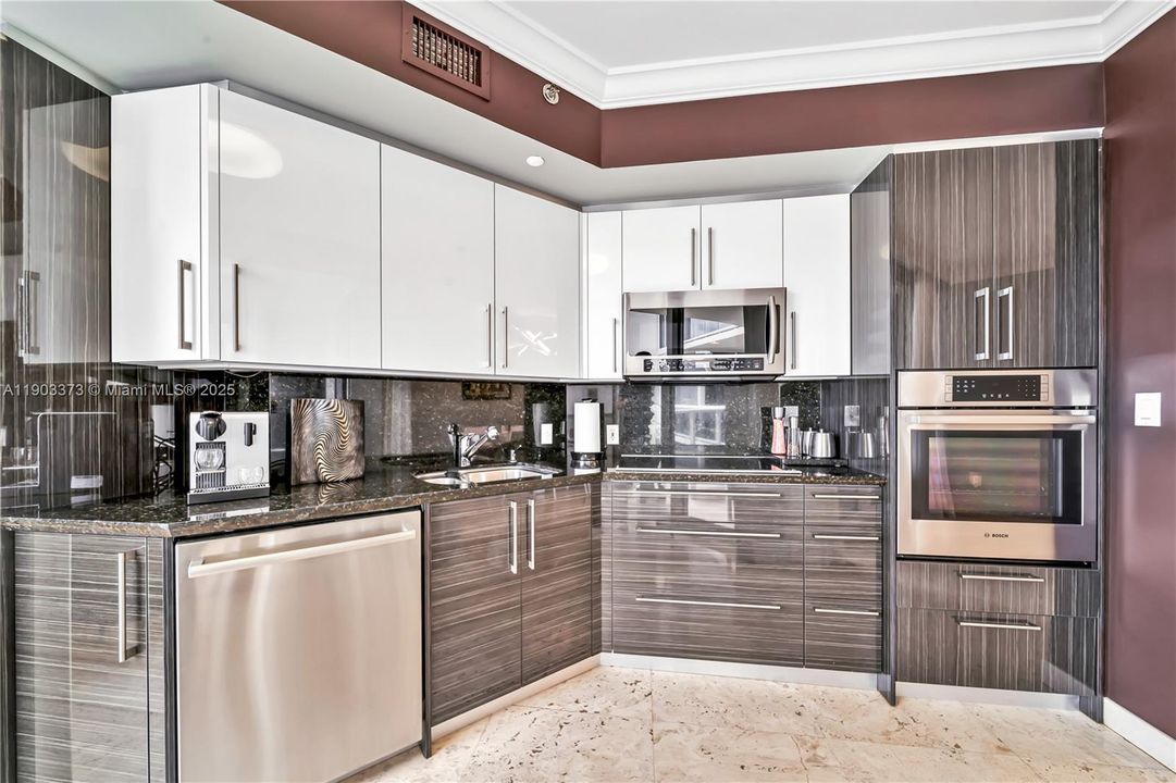 For Sale: $1,495,000 (2 beds, 2 baths, 1457 Square Feet)