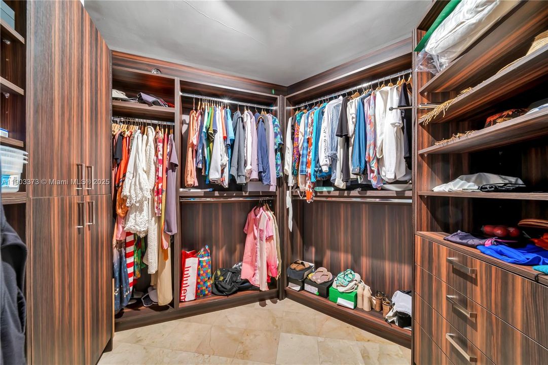 For Sale: $1,495,000 (2 beds, 2 baths, 1457 Square Feet)