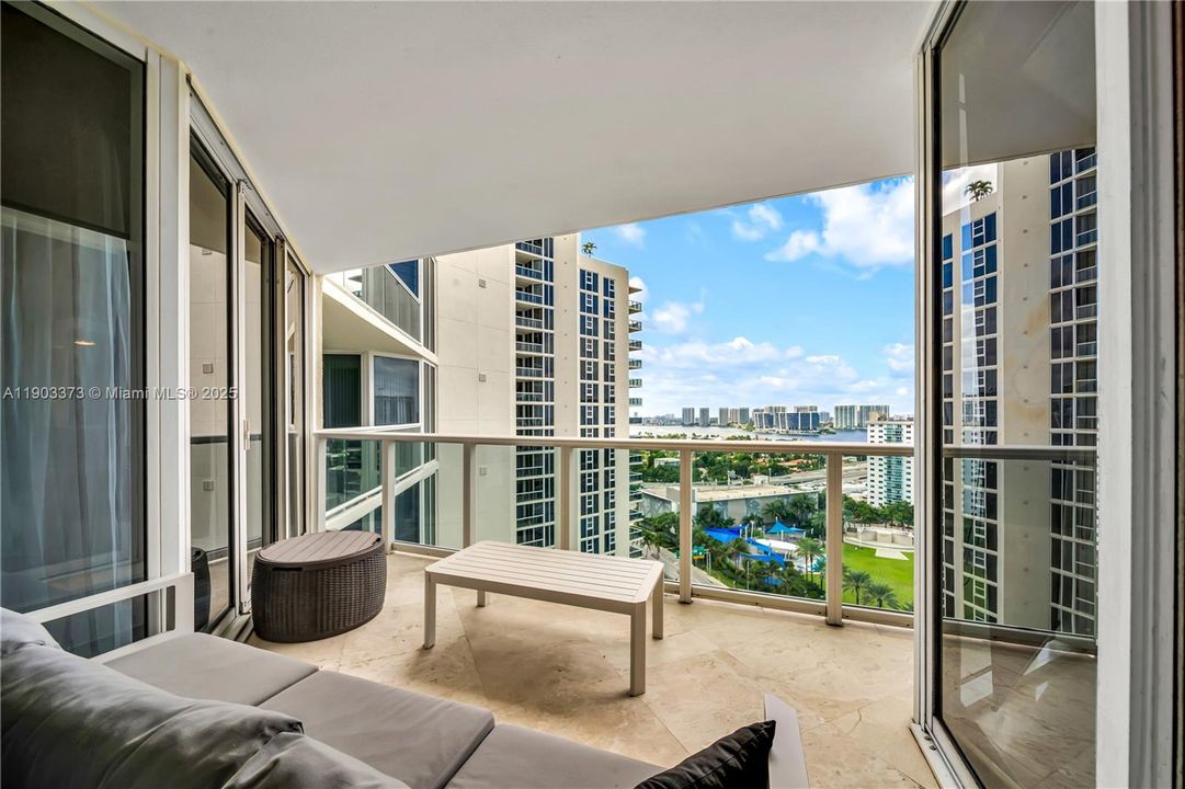 For Sale: $1,495,000 (2 beds, 2 baths, 1457 Square Feet)