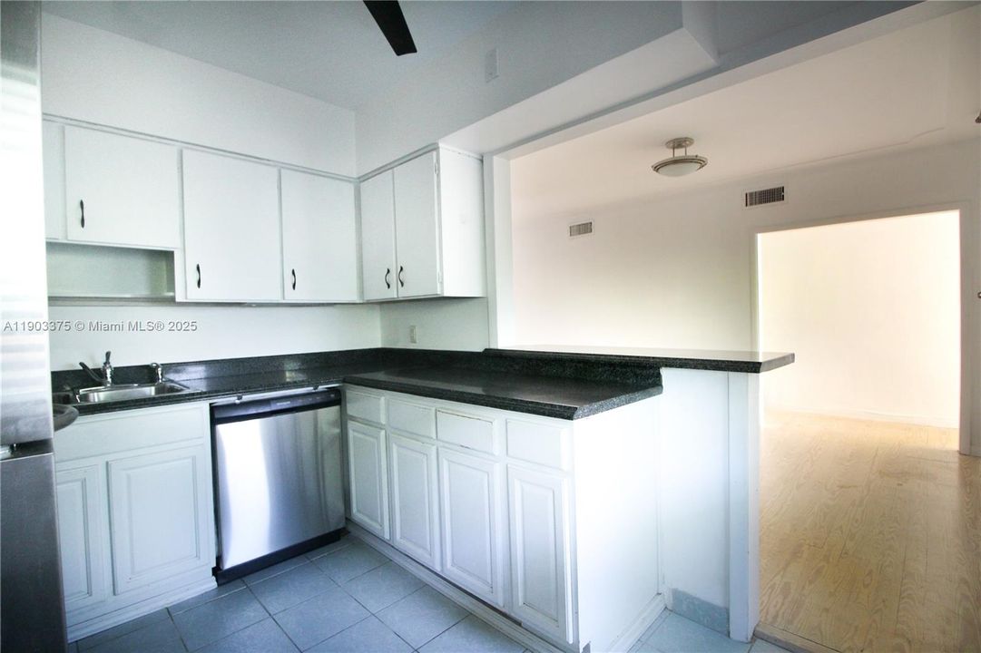 For Sale: $685,000 (2 beds, 2 baths, 1441 Square Feet)