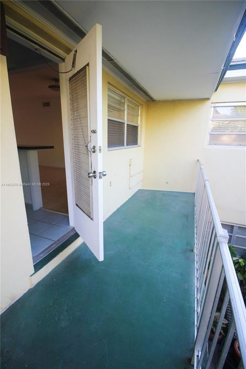 For Sale: $685,000 (2 beds, 2 baths, 1441 Square Feet)