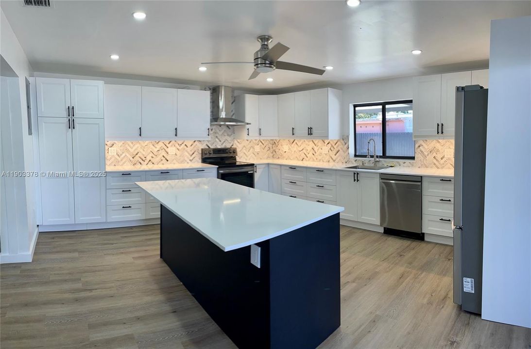 For Rent: $4,475 (4 beds, 2 baths, 1590 Square Feet)