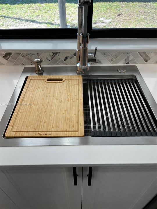 For Rent: $4,475 (4 beds, 2 baths, 1590 Square Feet)