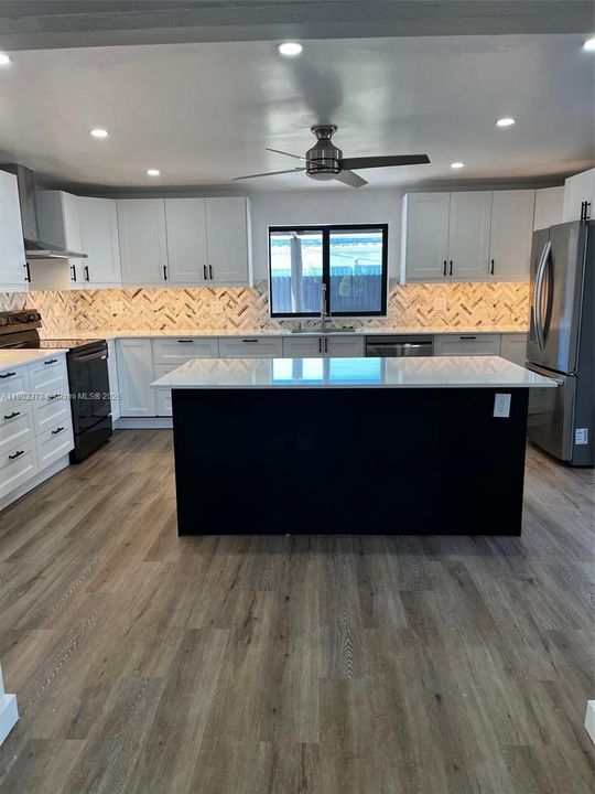 For Rent: $4,475 (4 beds, 2 baths, 1590 Square Feet)