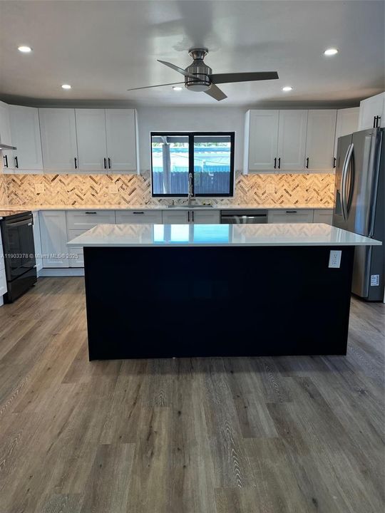 For Rent: $4,475 (4 beds, 2 baths, 1590 Square Feet)