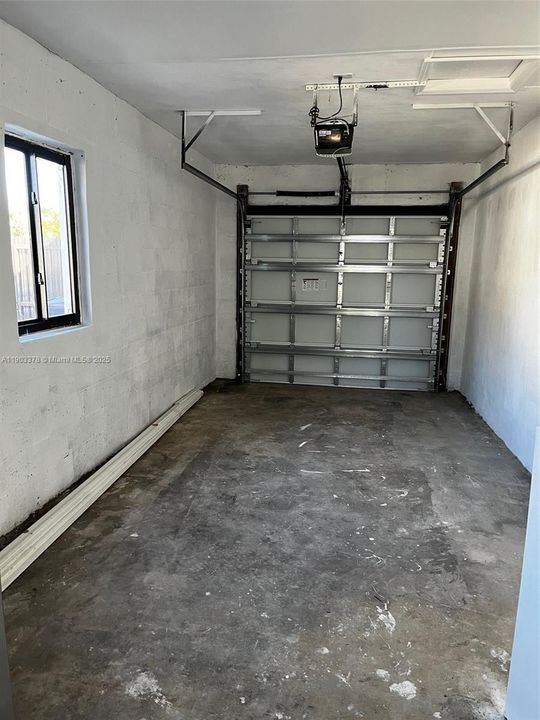 For Rent: $4,475 (4 beds, 2 baths, 1590 Square Feet)