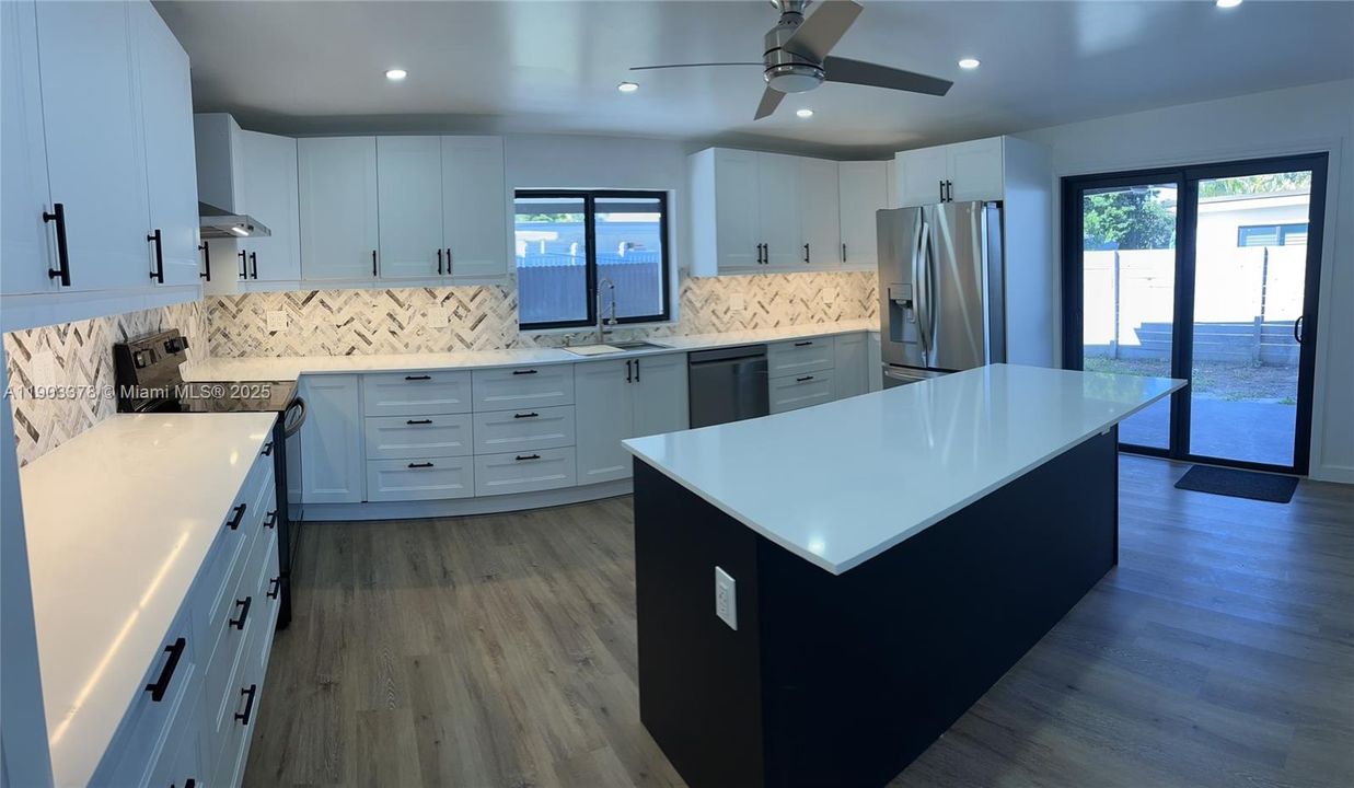 For Rent: $4,475 (4 beds, 2 baths, 1590 Square Feet)